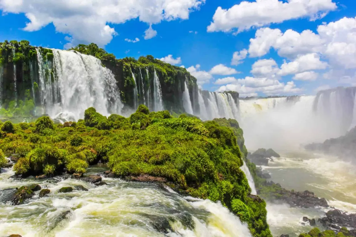 ภาพประกอบโปรแกรมวันที่ 17: Iguaçu Falls · Brazil