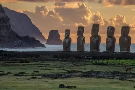 ภาพประกอบโปรแกรมวันที่ 15: Easter Island