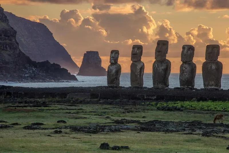 โมอายบนเกาะอีสเตอร์