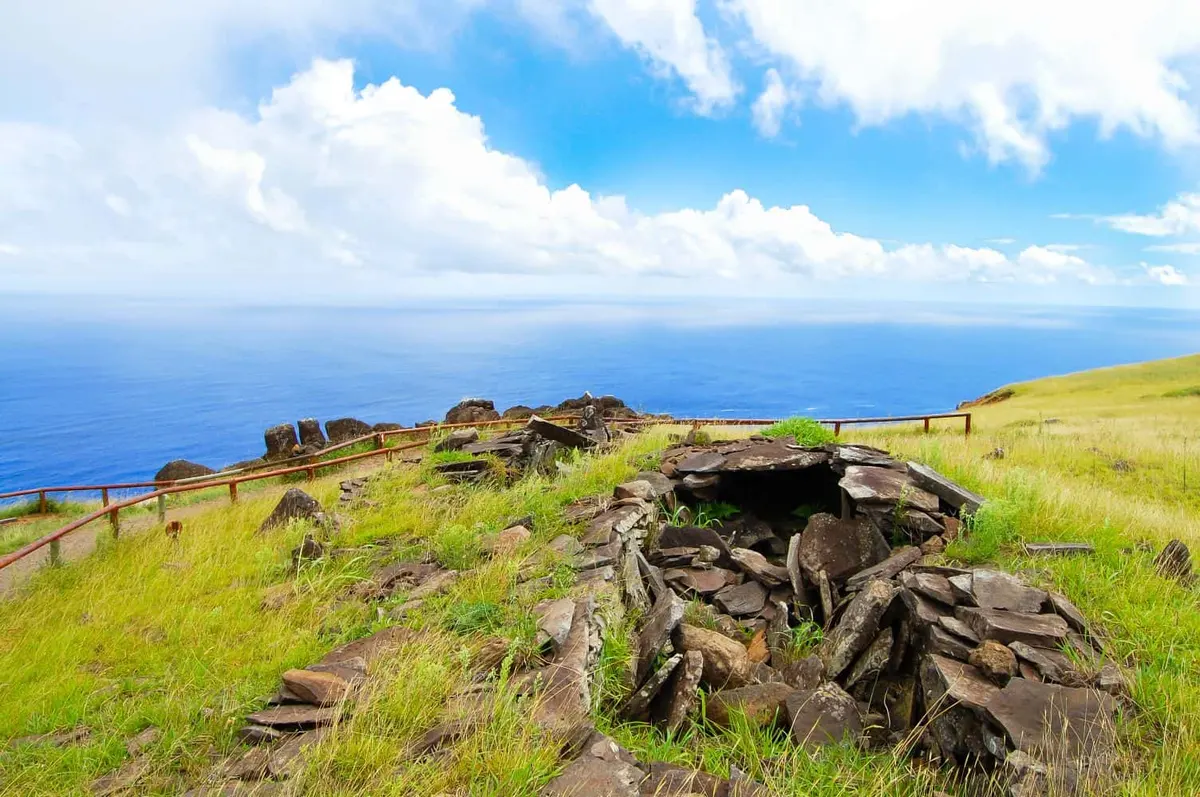 ภาพประกอบโปรแกรมวันที่ 16: Easter Island → Santiago