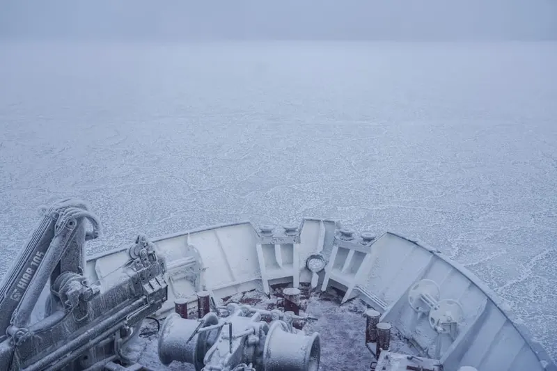 ล่องเรือชมภูเขาน้ำแข็งสู่เมืองร้าง Pyramiden