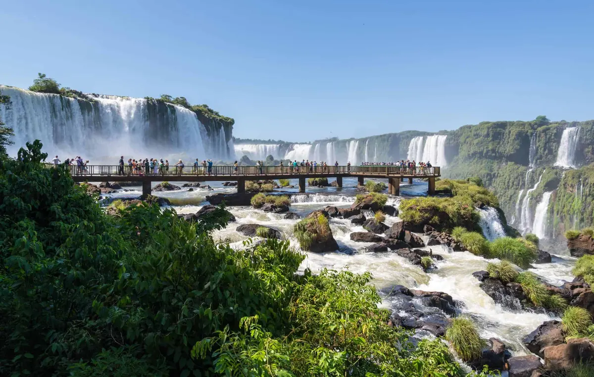 ภาพประกอบโปรแกรมวันที่ 17: Iguaçu Falls · Brazil