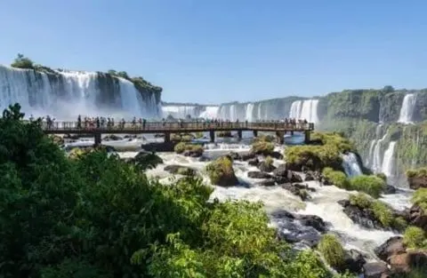 ภาพประกอบโปรแกรมวันที่ 5: Iguaçu Falls · Brazil