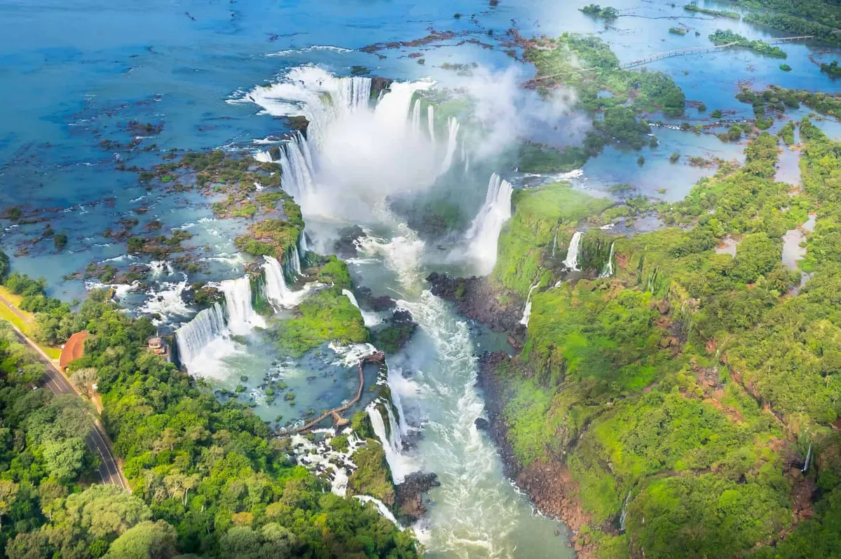 ภาพประกอบโปรแกรมวันที่ 17: Iguaçu Falls · Brazil
