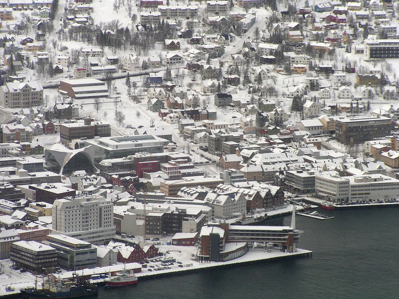 ทรอมโซจากจุดชมวิว Fjellheisen — ภาพถ่ายเดือนมีนาคม 2006