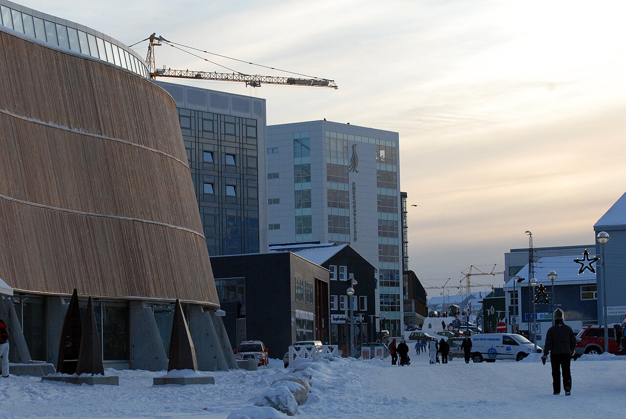 เมือง Nuuk และศูนย์วัฒนธรรม Katuaq ท่ามกลางหิมะ