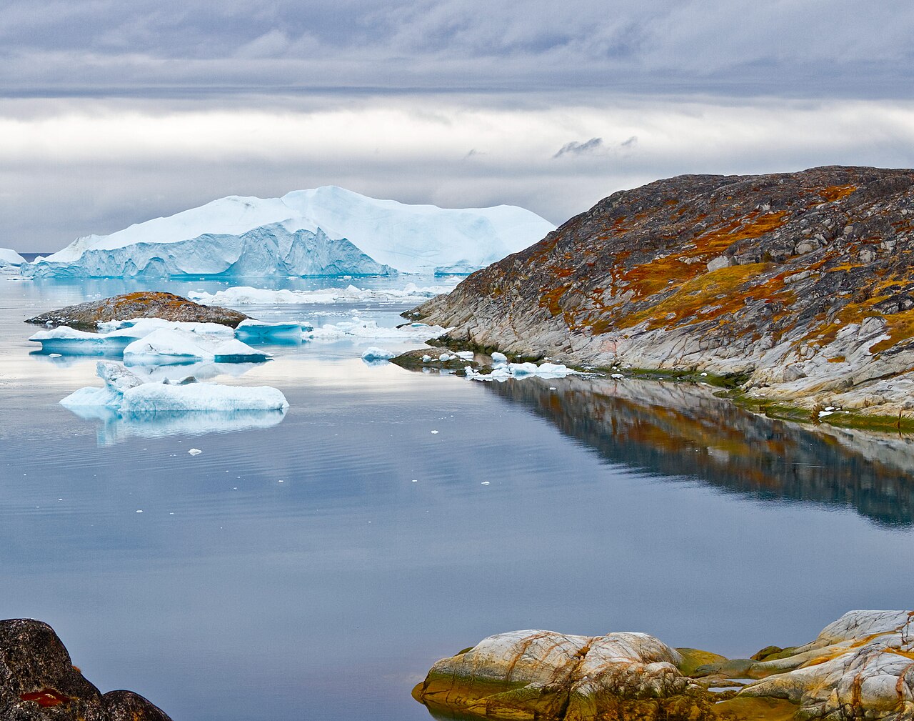 ภูมิประเทศริมฟยอร์ดน้ำแข็งบริเวณ Sermermiut ใน Ilulissat
